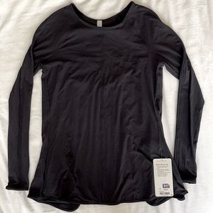 NWT lulu long sleeve pleated back design size 8